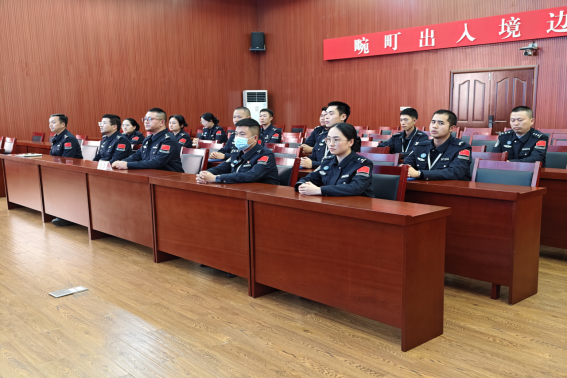 畹町邊檢站執(zhí)勤隊(duì)開展“賦能安全出行 共筑平安防線”主題黨日活動(dòng)